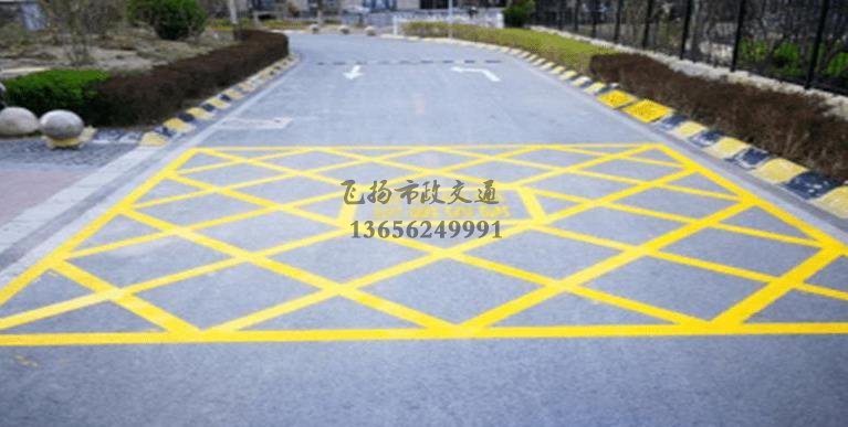 蘇州小區(qū)道路消防車通道劃線標(biāo)準(zhǔn)化示意圖，停車場(chǎng)消防車通道的設(shè)計(jì)規(guī)定要求？